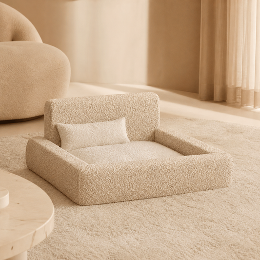 Cama tipo sofá para perros y gatos con tejido bouclé suave, respaldo elevado, laterales acolchados y cojín interior para mayor comodidad.
